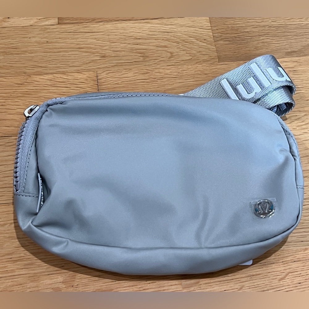 Lululemon • Everywhere Belt Bag
